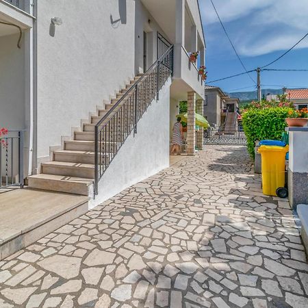 Nice Apartment In Jadranovo With Wifi Екстер'єр фото