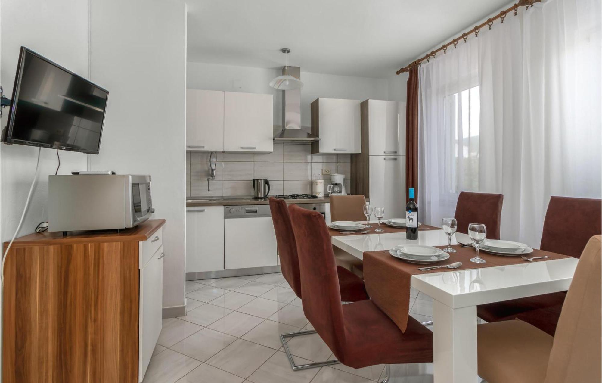 Nice Apartment In Jadranovo With Wifi Екстер'єр фото