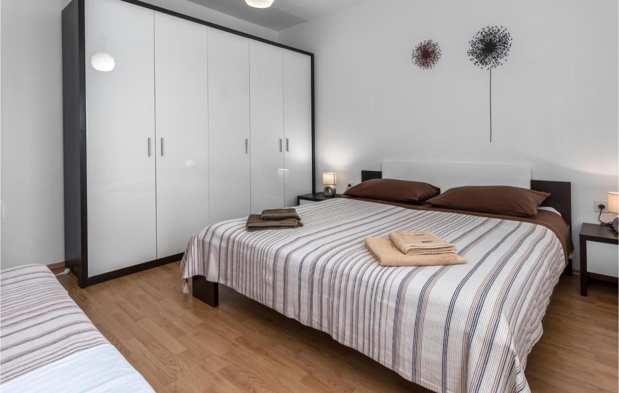 Nice Apartment In Jadranovo With Wifi Екстер'єр фото