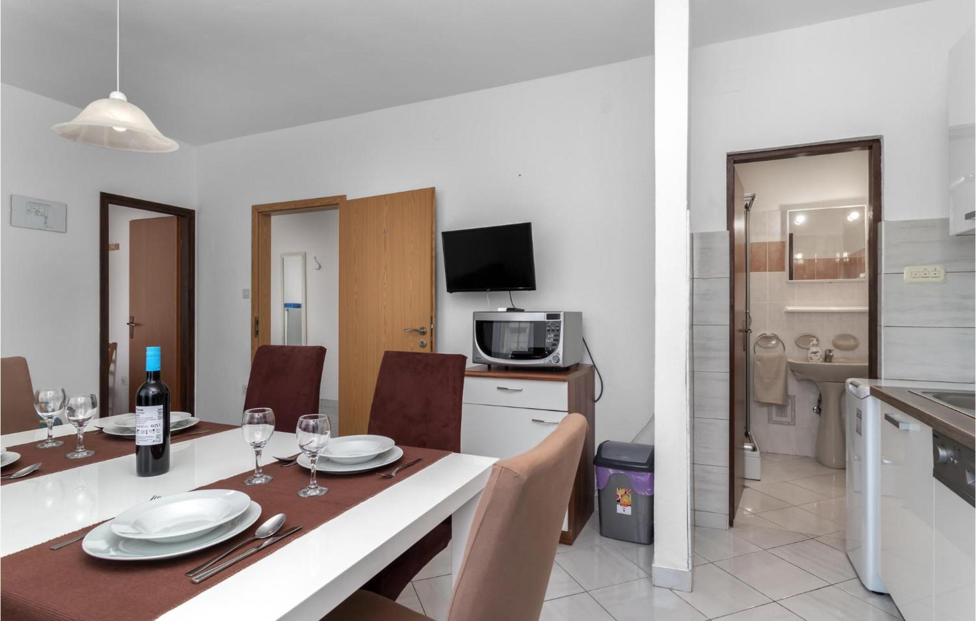 Nice Apartment In Jadranovo With Wifi Екстер'єр фото