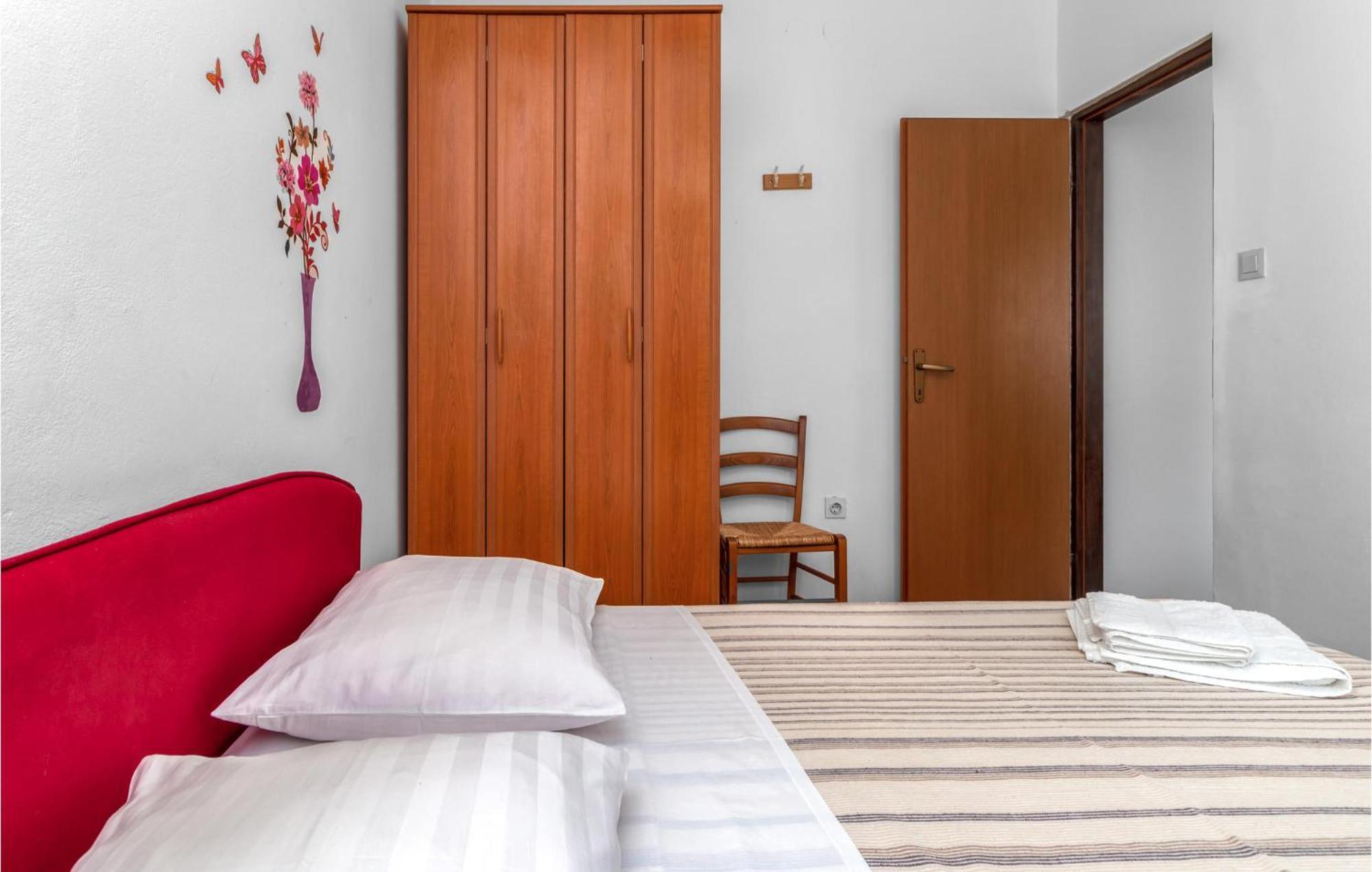 Nice Apartment In Jadranovo With Wifi Екстер'єр фото