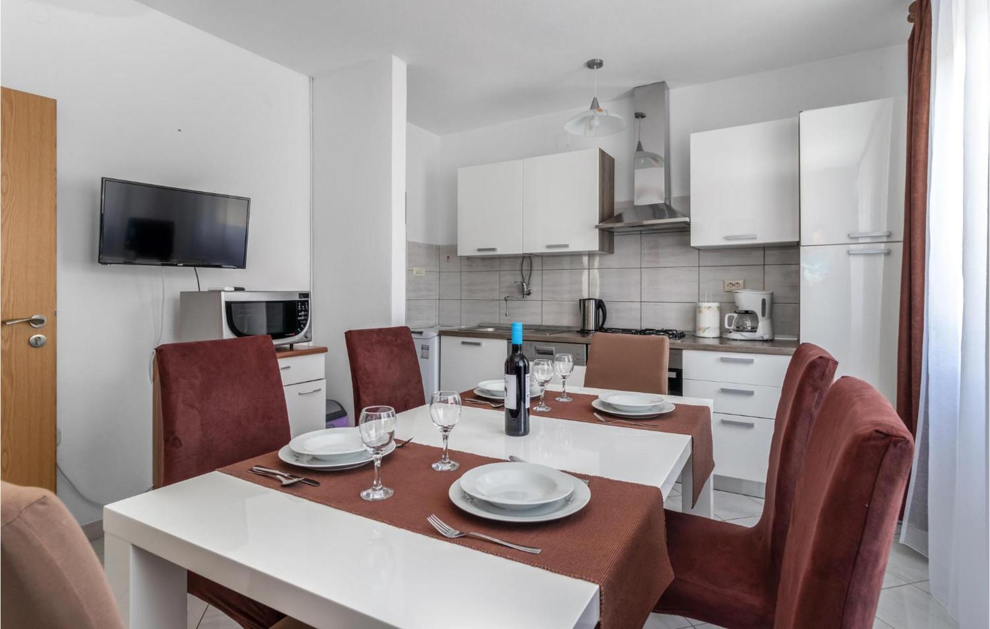 Nice Apartment In Jadranovo With Wifi Екстер'єр фото